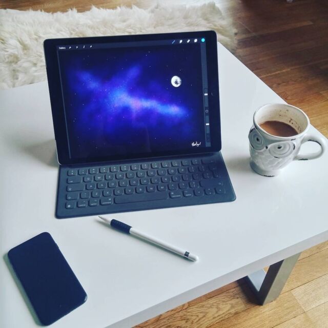Coffee, pencil and pad = perfect time for yourself #graphicdesign #art #apple #iphone7 #ipadpro #applepencil #procreate #coffee